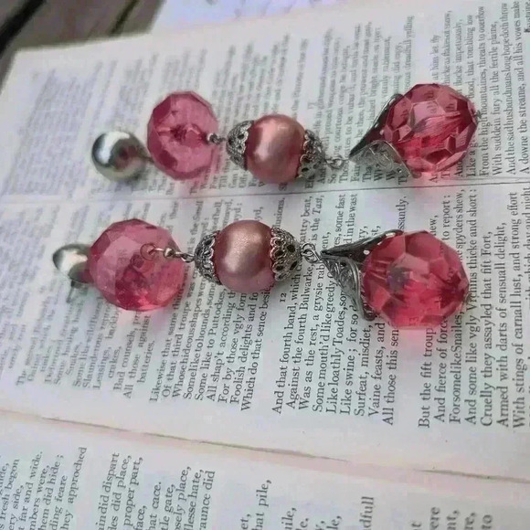 Vintage large statement earrings red glass beads - Picture 5 of 7